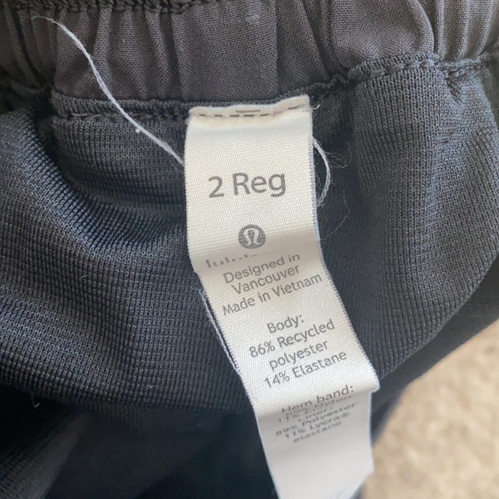 Perfect condition. LULULEMON hotty hot shorts. Size 2. 2.5. - Picture 4 of 4